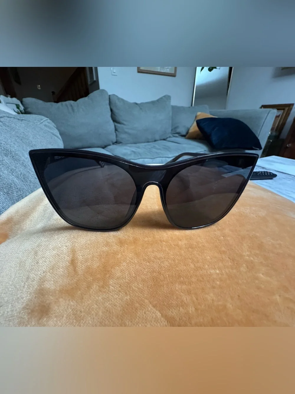 Classic Oversized Frye & Co Black Sunglasses DG1200